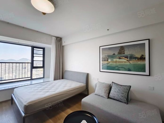 自己的自住房，家具家电齐全拎包入住，燃气厨房电费两毛多可短租